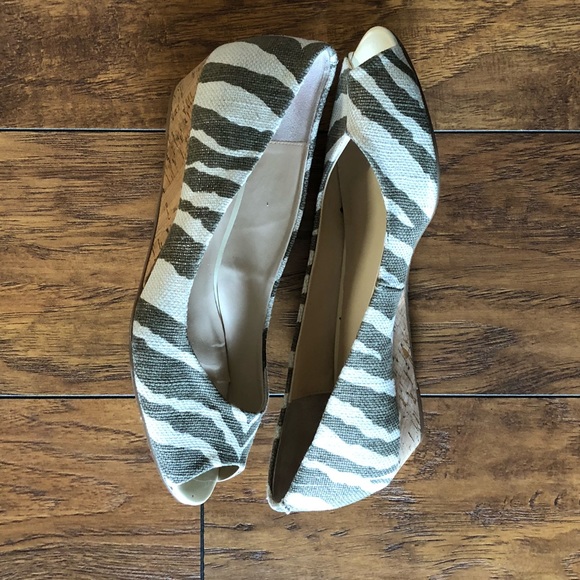 Talbots Peep toe heels - Picture 3 of 8